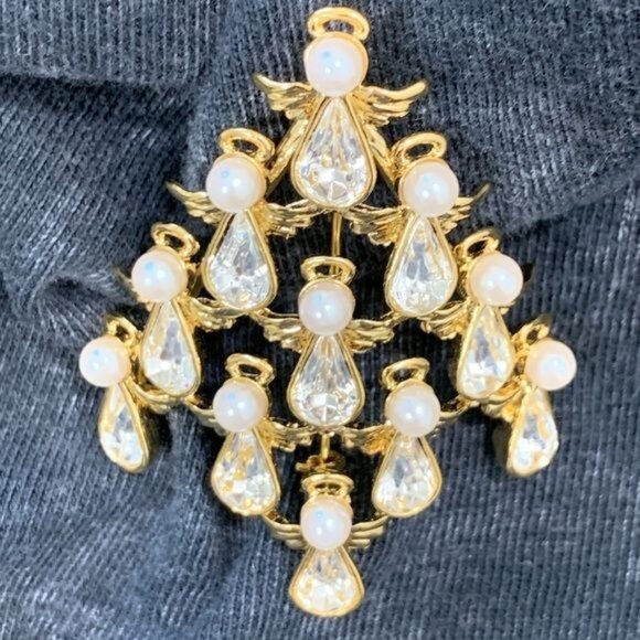 Designer Faux Diamond Pearl  Angel Christmas Tree Brooch by Avon - Picture 4 of 11